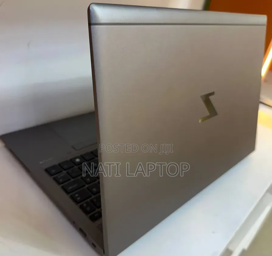 New Laptop HP ZBook Firefly G8 16GB Intel Core i7 SSD 512GB