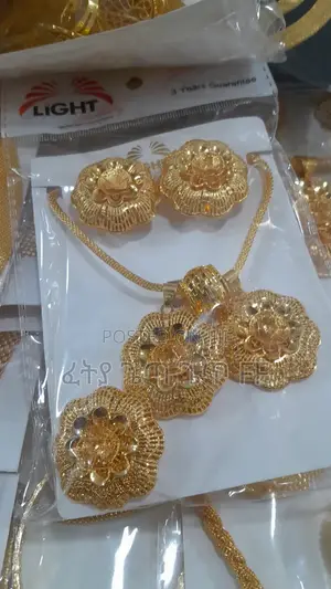 ዘመናዊና አዲስ የአንገት የጆሮ ጌጥ