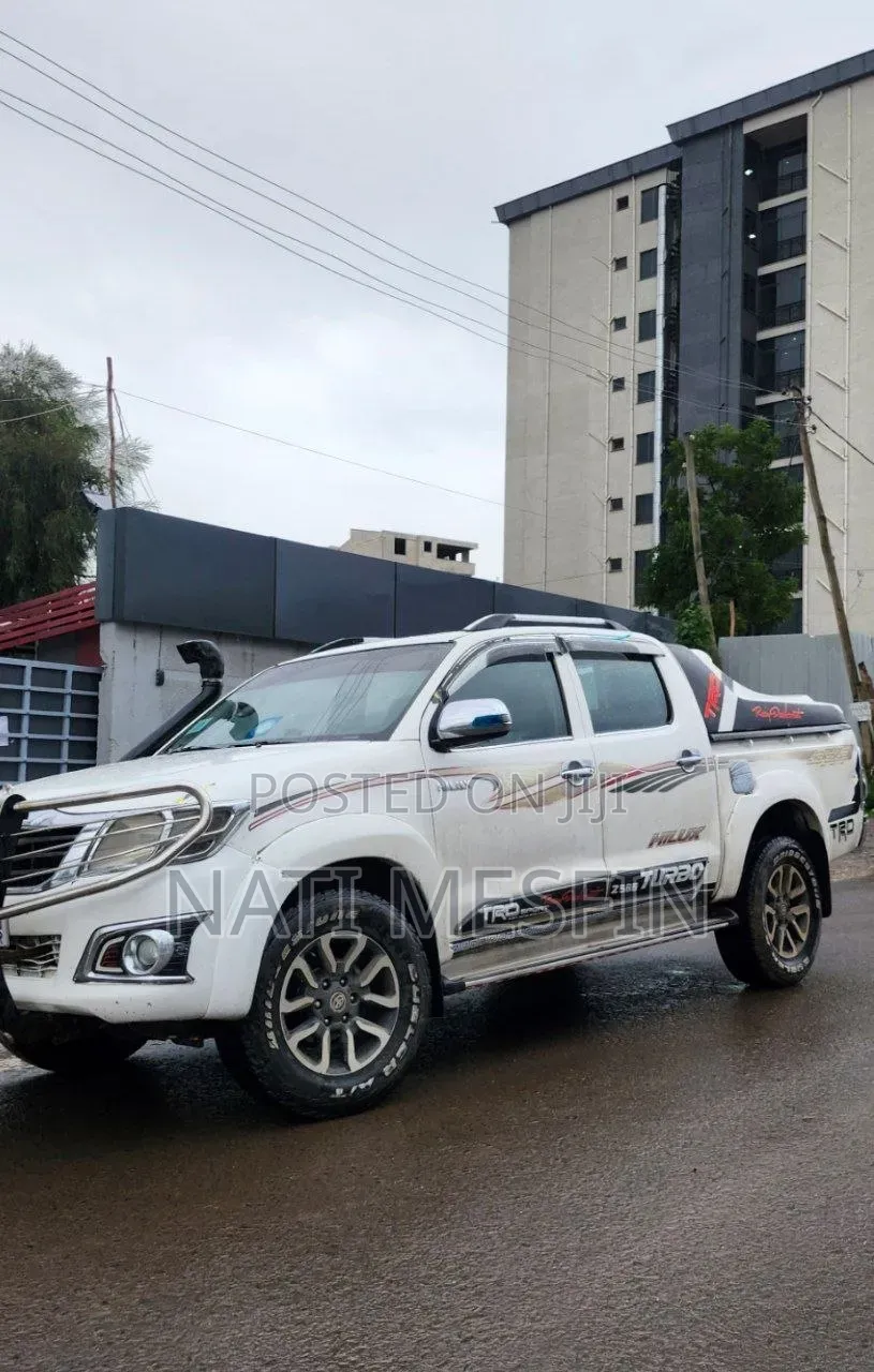 Toyota Hilux 3.0 D-4D 4x4 2013 White