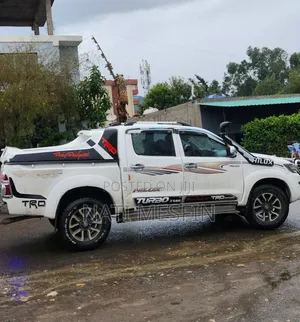 Toyota Hilux 3.0 D-4D 4x4 2013 White