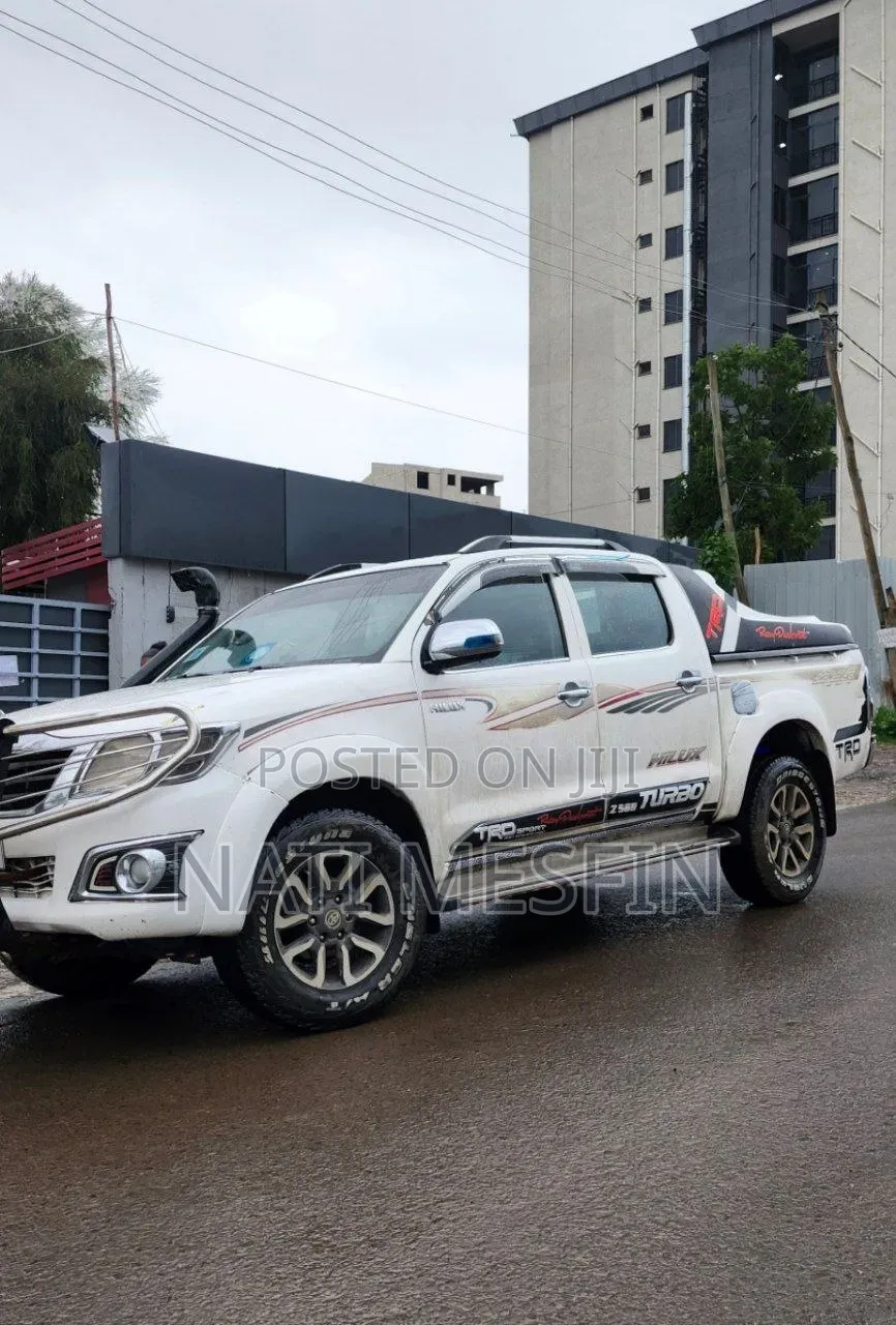 Toyota Hilux 3.0 D-4D 4x4 2013 White
