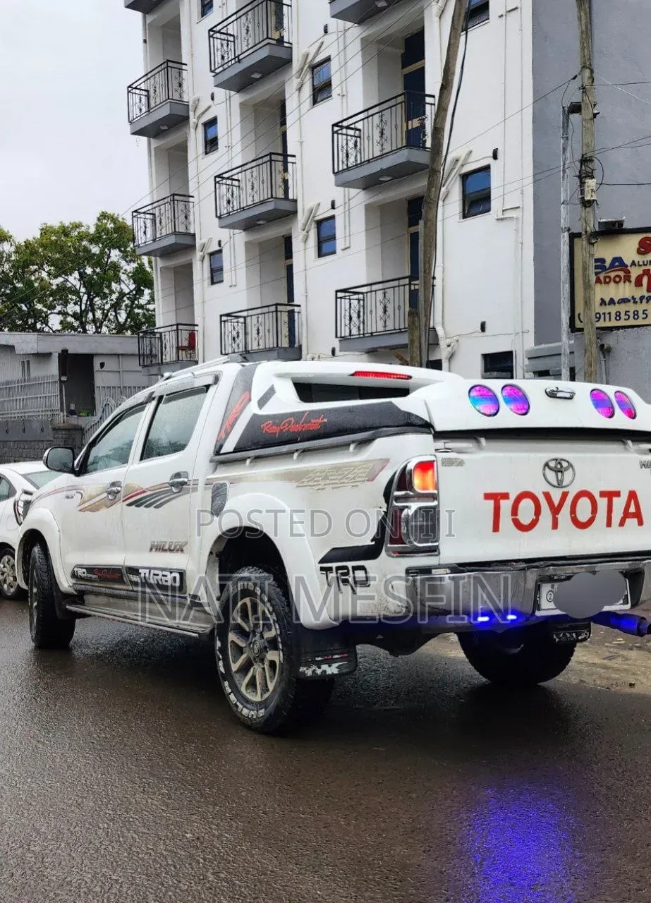 Toyota Hilux 3.0 D-4D 4x4 2013 White