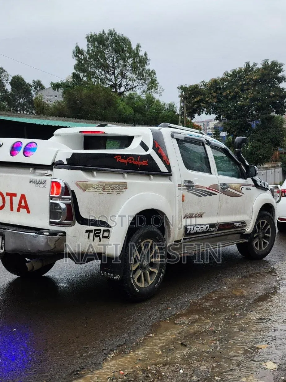 Toyota Hilux 3.0 D-4D 4x4 2013 White
