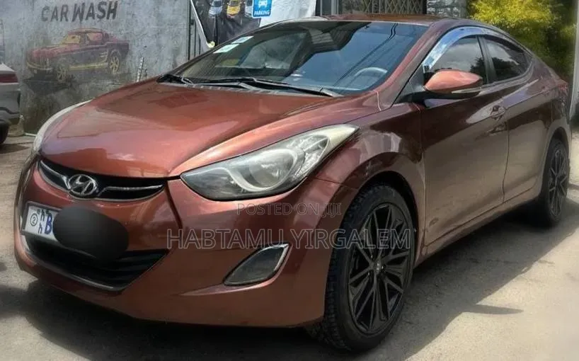 Hyundai Elantra 2013 Brown