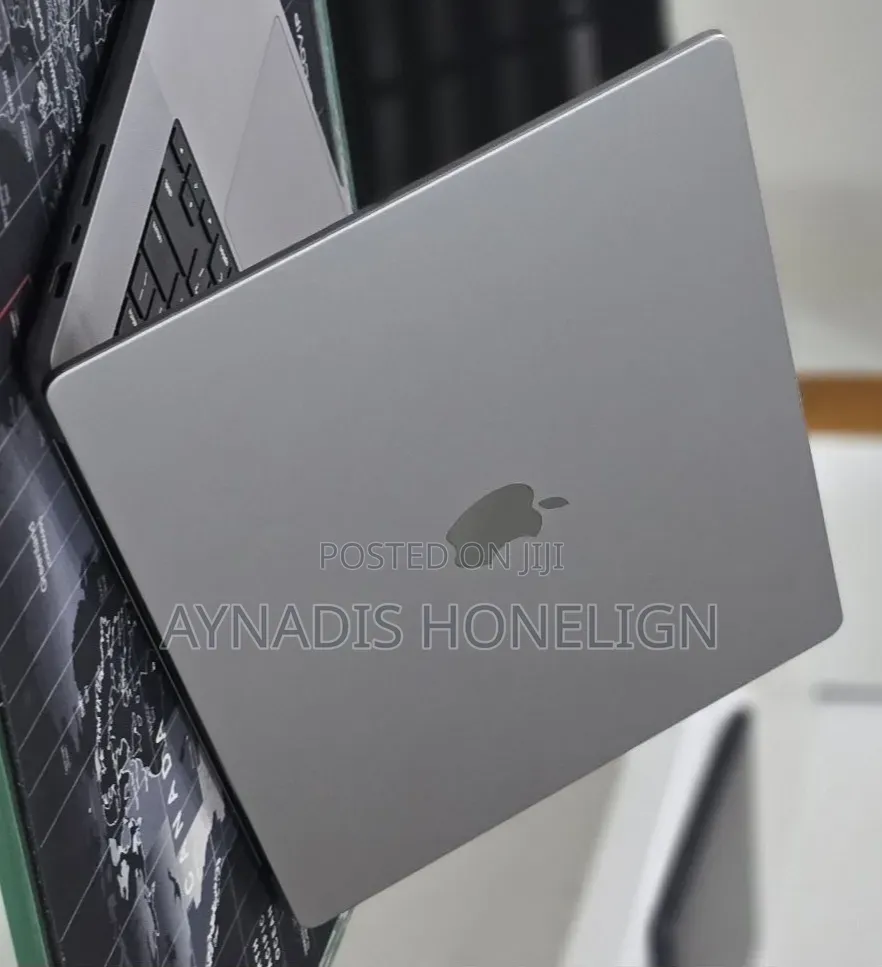 New Laptop Apple MacBook Pro 2023 M2 16GB Apple M2 SSD 512GB