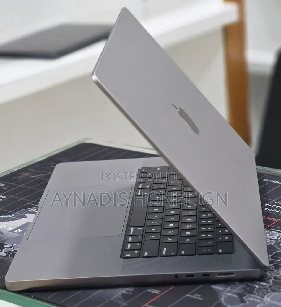 New Laptop Apple MacBook Pro 2023 M2 16GB Apple M2 SSD 512GB