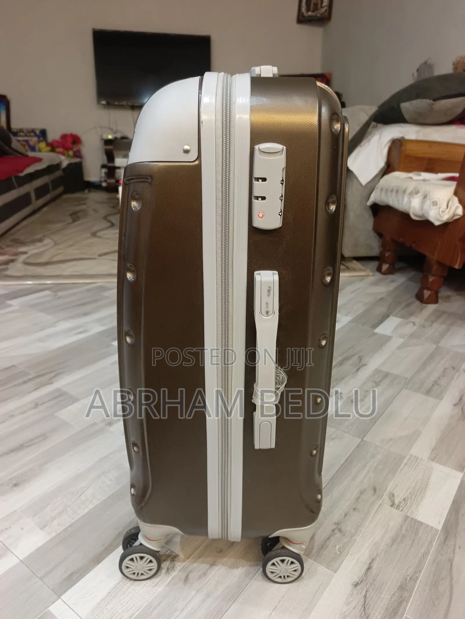 Luggage and Bag, Shanta