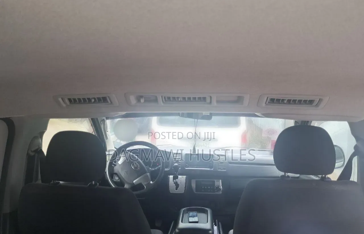 Toyota HiAce 2017 Silver