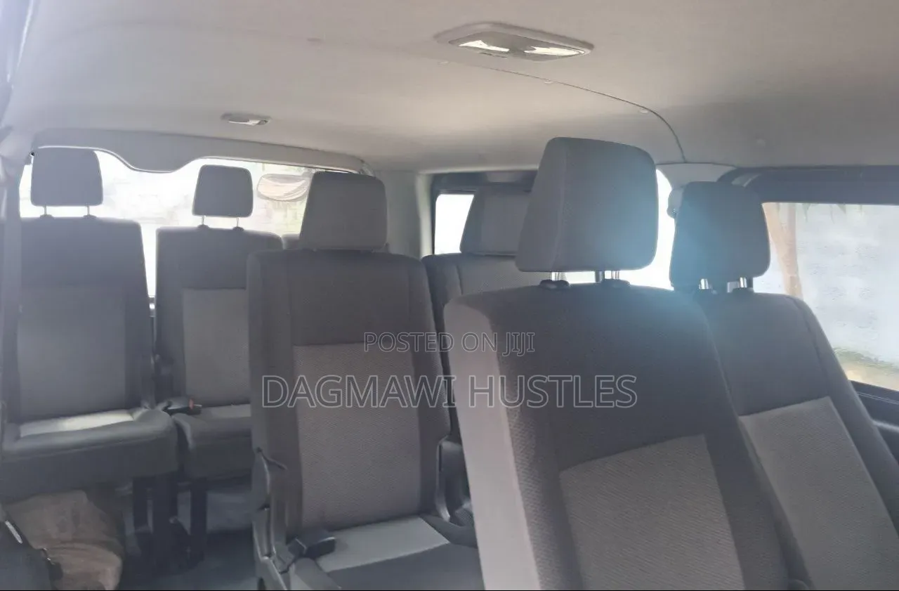 Toyota HiAce 2017 Silver