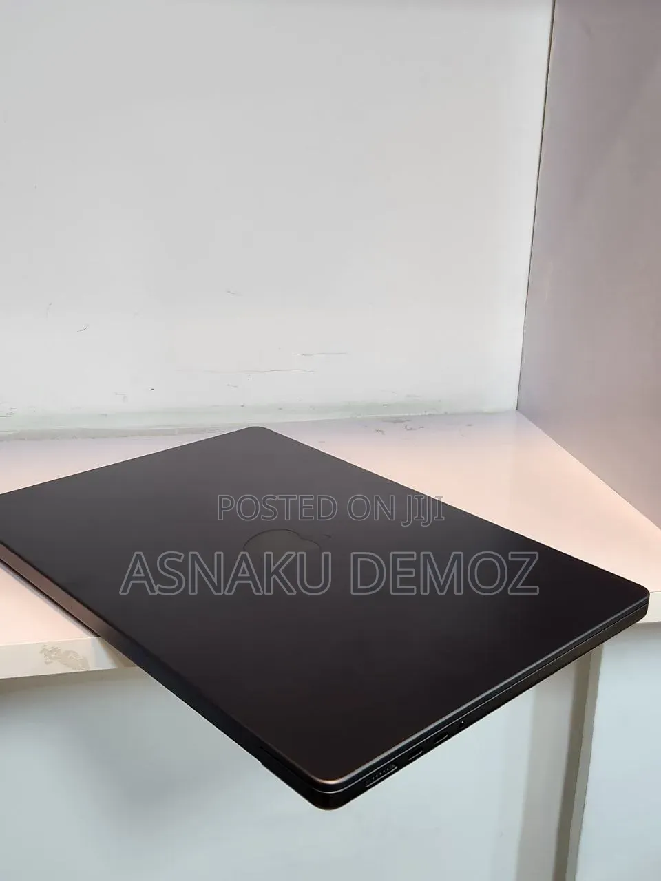 New Laptop Apple MacBook Pro 16GB Apple M5 SSD 1T