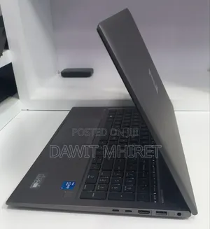 New Laptop HP ZBook Firefly G8 16GB Intel Core i7 SSD 512GB