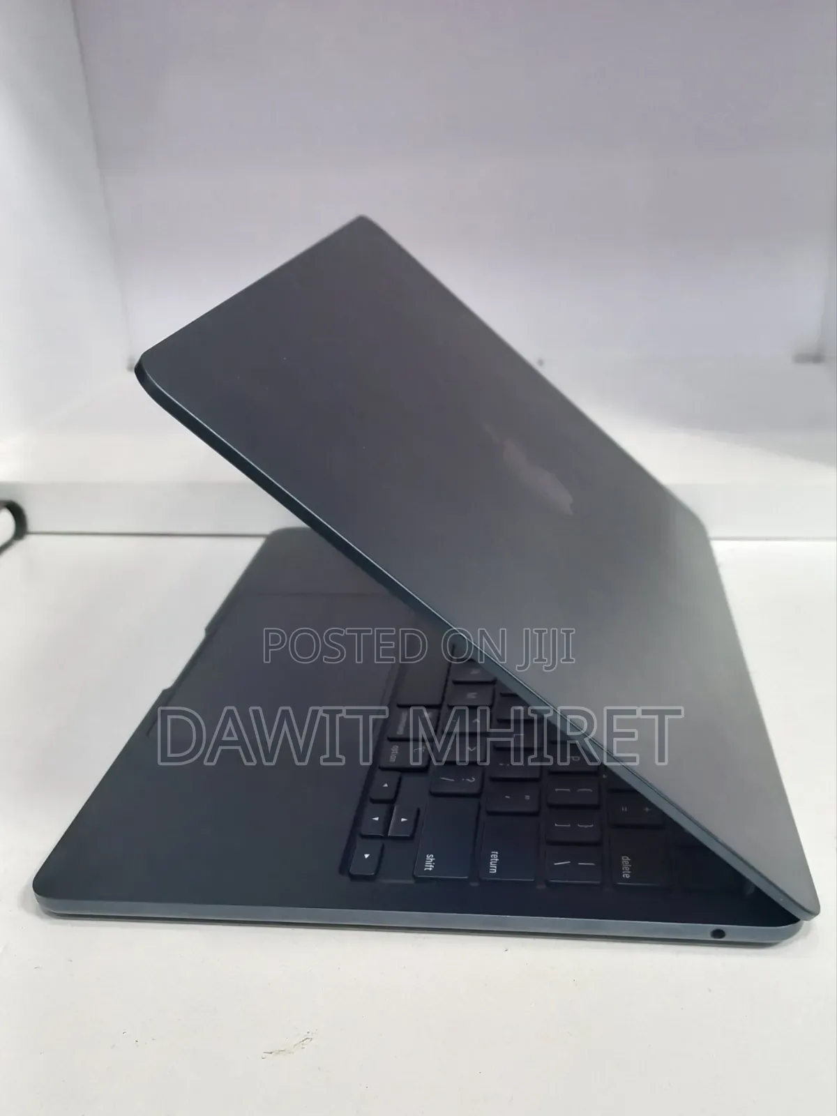New Laptop Apple MacBook Air 2022 M2 8GB Intel Core M2 SSD 256GB