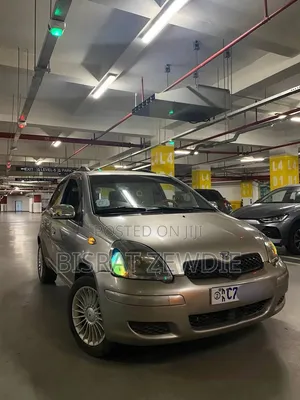 Toyota Vitz 2004 Silver
