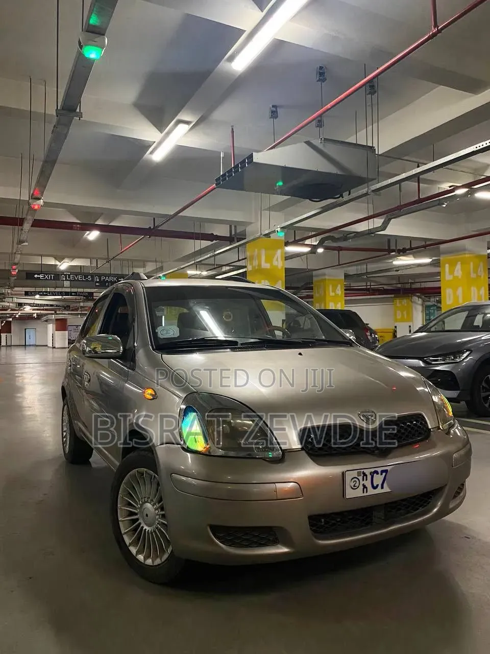Toyota Vitz 2004 Silver