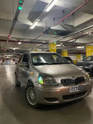 Toyota Vitz 2004 Silver
