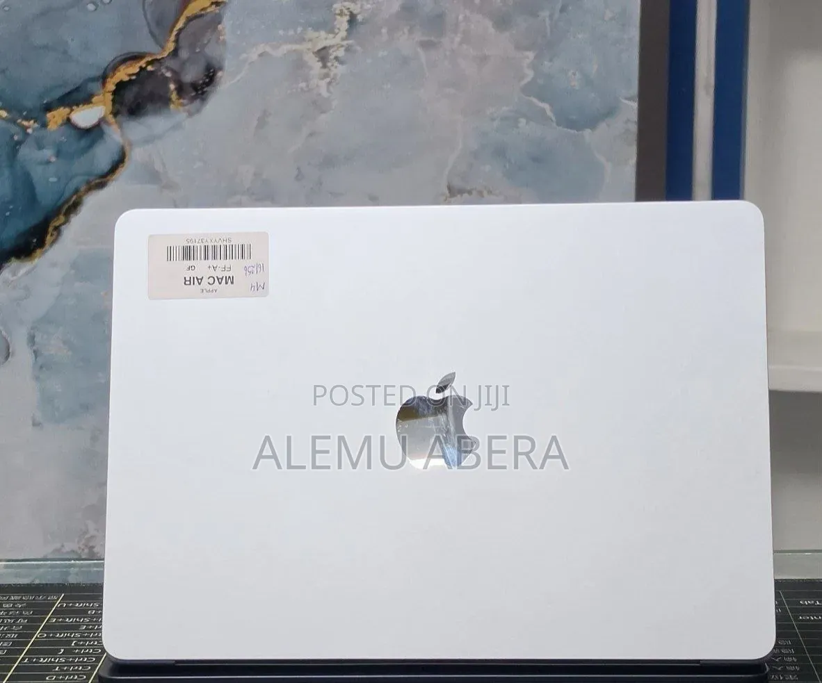 New Laptop Apple MacBook Air 2025 M4 16GB Apple M4 SSD 256GB