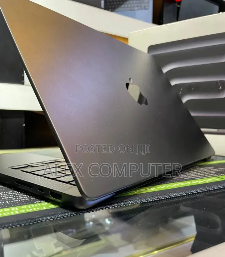 New Laptop Apple MacBook Pro 2024 M4 Max 48GB Apple M4 Max SSD 2T