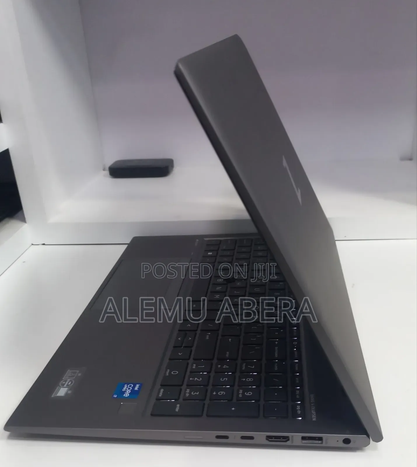New Laptop HP ZBook Firefly G8 16GB Intel Core i7 SSD 512GB