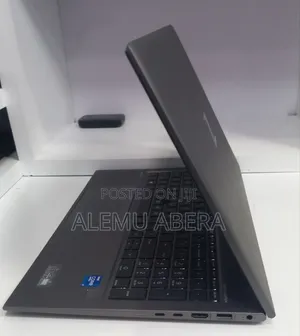 New Laptop HP ZBook Firefly G8 16GB Intel Core i7 SSD 512GB