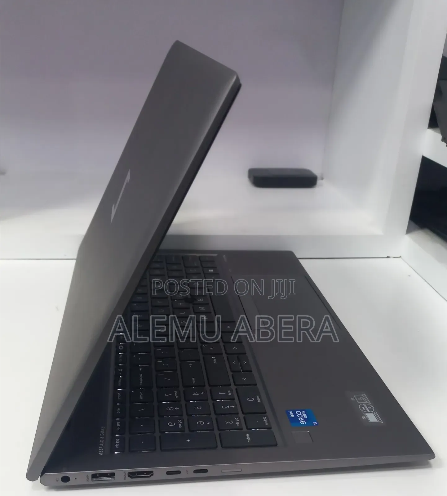 New Laptop HP ZBook Firefly G8 16GB Intel Core i7 SSD 512GB