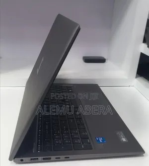 New Laptop HP ZBook Firefly G8 16GB Intel Core i7 SSD 512GB