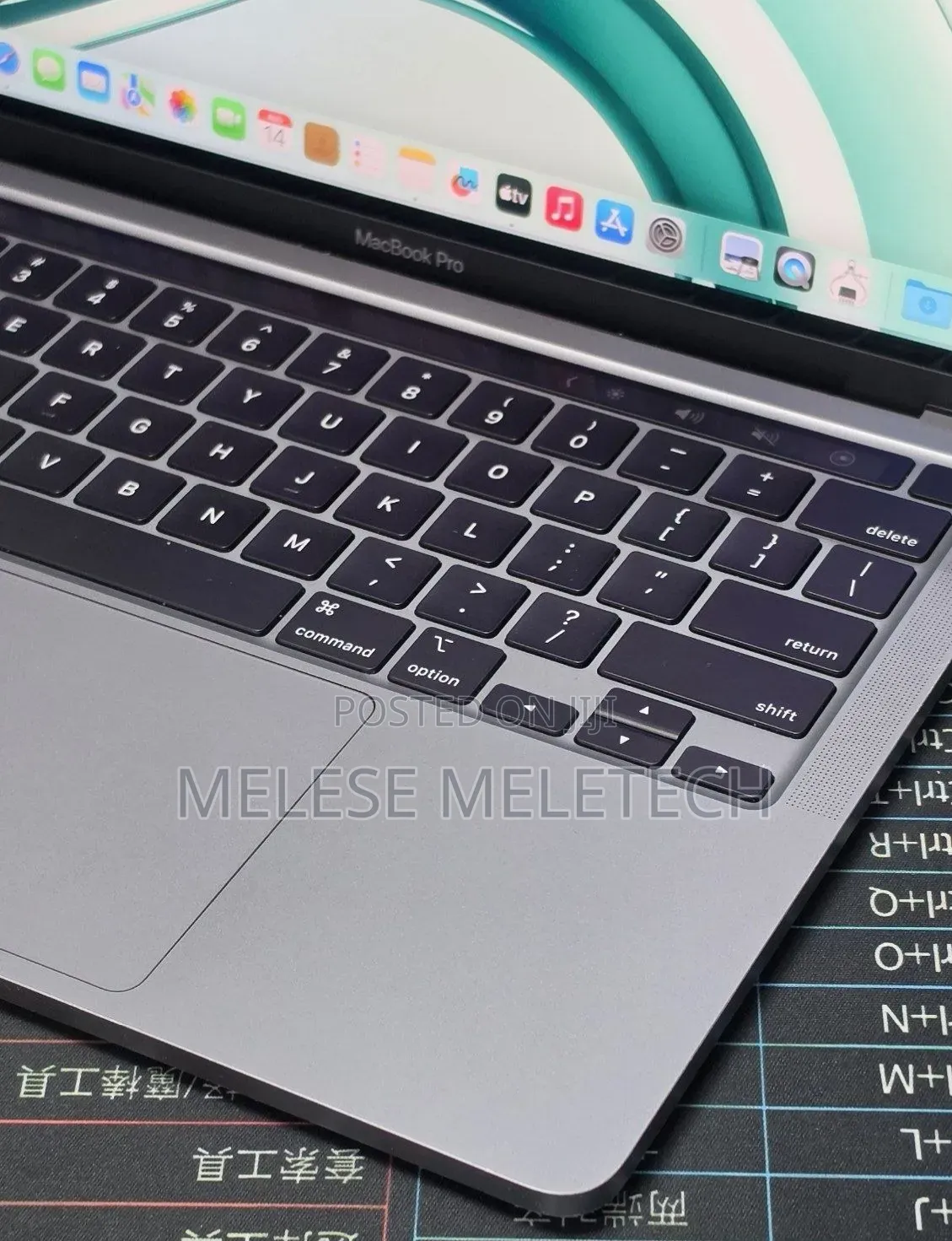 New Laptop Apple MacBook Pro 2022 M2 8GB Apple M2 SSD 256GB