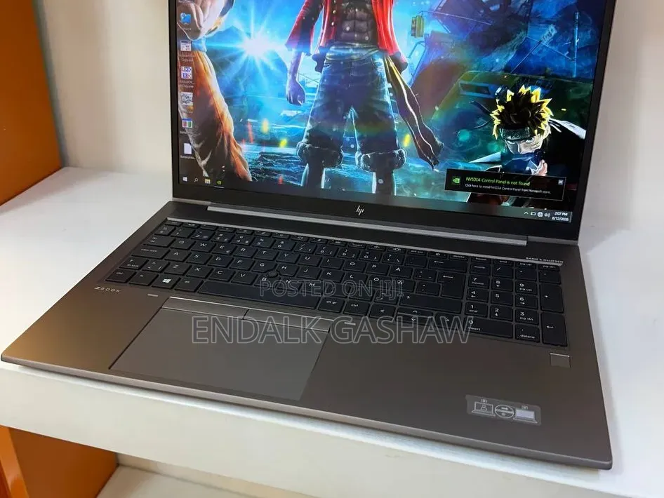 New Laptop HP ZBook Firefly G8 16GB Intel Core i7 SSD 512GB