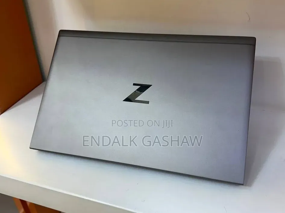 New Laptop HP ZBook Firefly G8 16GB Intel Core i7 SSD 512GB