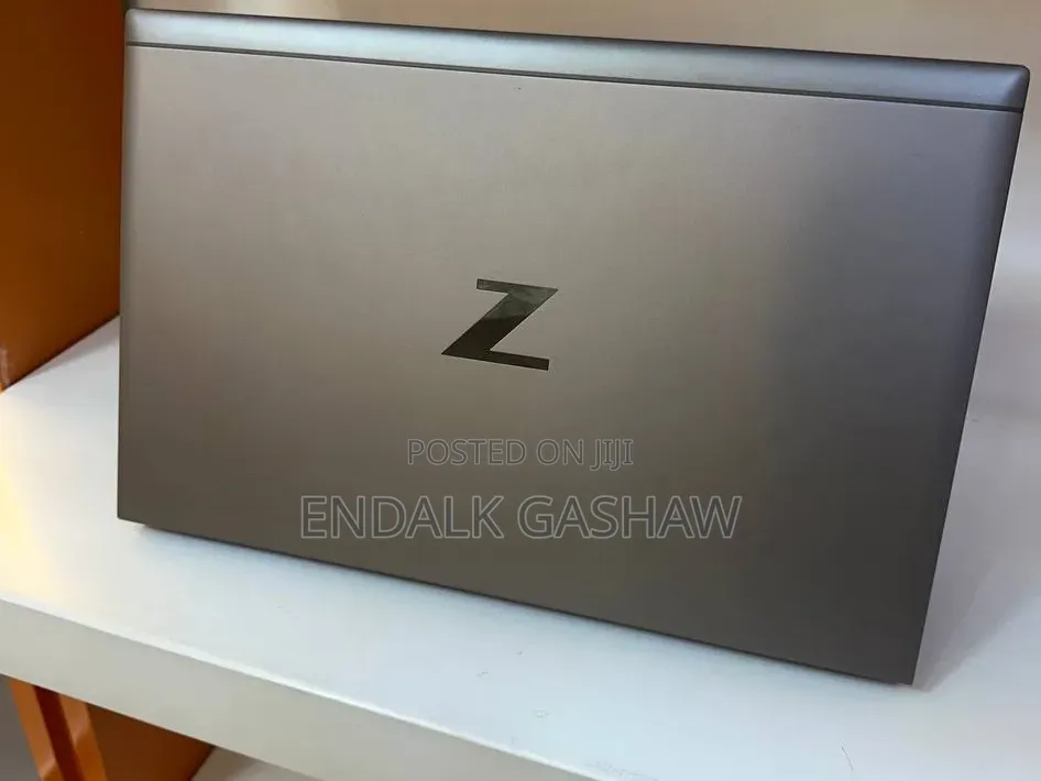 New Laptop HP ZBook Firefly G8 16GB Intel Core i7 SSD 512GB