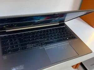 New Laptop HP ZBook Firefly G8 16GB Intel Core i7 SSD 512GB
