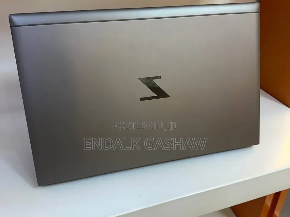 New Laptop HP ZBook Firefly G8 16GB Intel Core i7 SSD 512GB