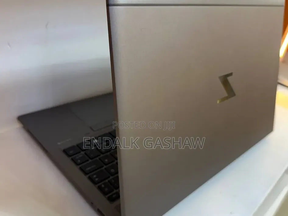 New Laptop HP ZBook Firefly G8 16GB Intel Core i7 SSD 512GB