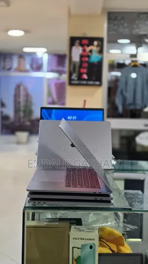 New Laptop Apple MacBook Pro 2017 16GB Intel Core i7 SSD 512GB