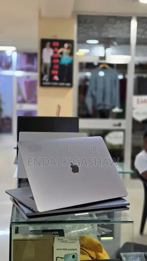 New Laptop Apple MacBook Pro 2017 16GB Intel Core i7 SSD 512GB