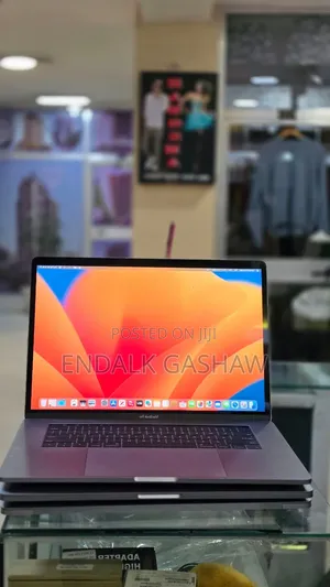 New Laptop Apple MacBook Pro 2017 16GB Intel Core i7 SSD 512GB
