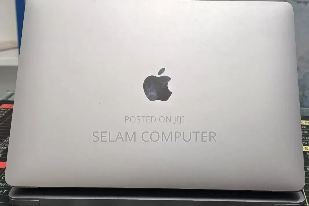 New Laptop Apple MacBook Pro 2021 M1 8GB Apple M1 SSD 256GB