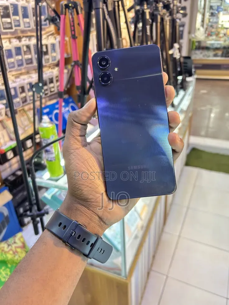 Samsung Galaxy A06 64 GB Gray