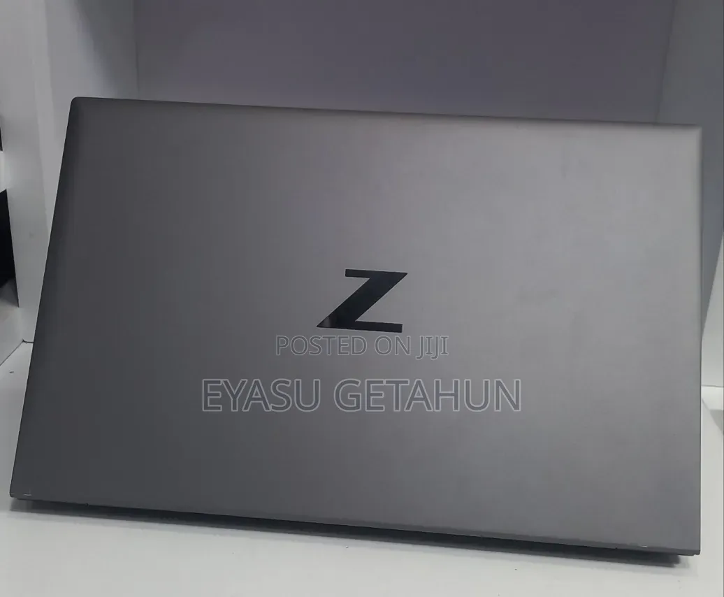 New Laptop HP ZBook Firefly G8 16GB Intel Core i7 SSD 512GB