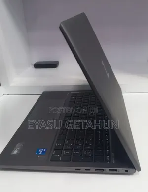 New Laptop HP ZBook Firefly G8 16GB Intel Core i7 SSD 512GB