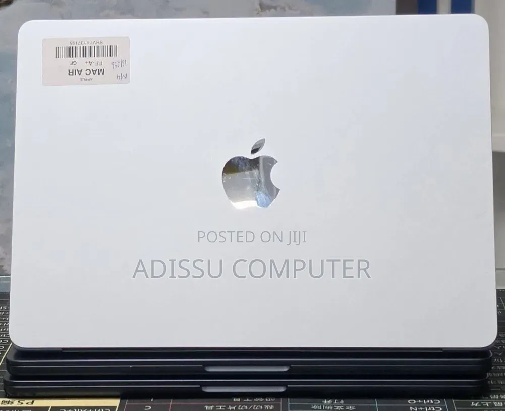 New Laptop Apple MacBook Pro 2025 M5 16GB Apple M1 SSD 256GB