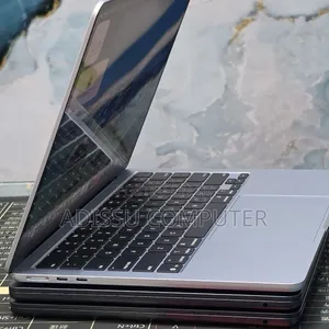 New Laptop Apple MacBook Pro 2025 M5 16GB Apple M1 SSD 256GB