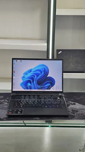 New Laptop Alienware X16 r1 16GB Intel Core i9 SSD 1T