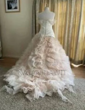 Title and Disruption Elegant Ballgown Wedding Dress