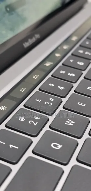 New Laptop Apple MacBook Pro 2020 8GB Apple M1 Pro SSD 512GB