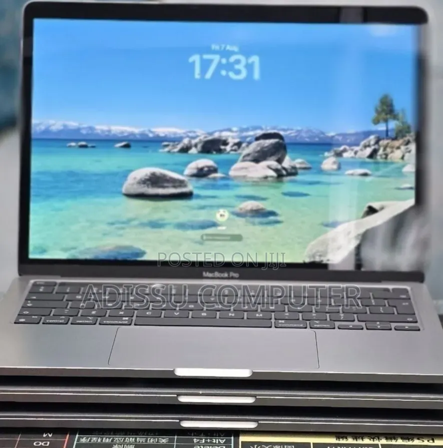 New Laptop Apple MacBook Pro 2020 8GB Apple M1 Pro SSD 512GB