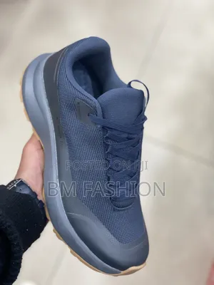 Men's Low-Top Outdoor Sneaker