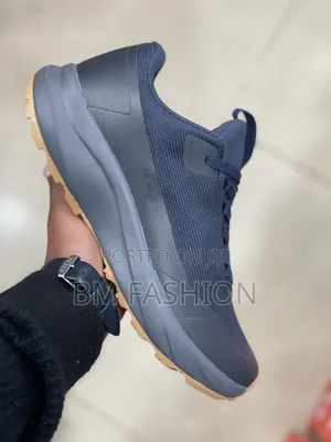 Men's Low-Top Outdoor Sneaker