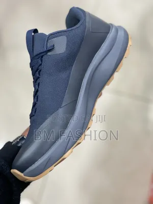 Men's Low-Top Outdoor Sneaker