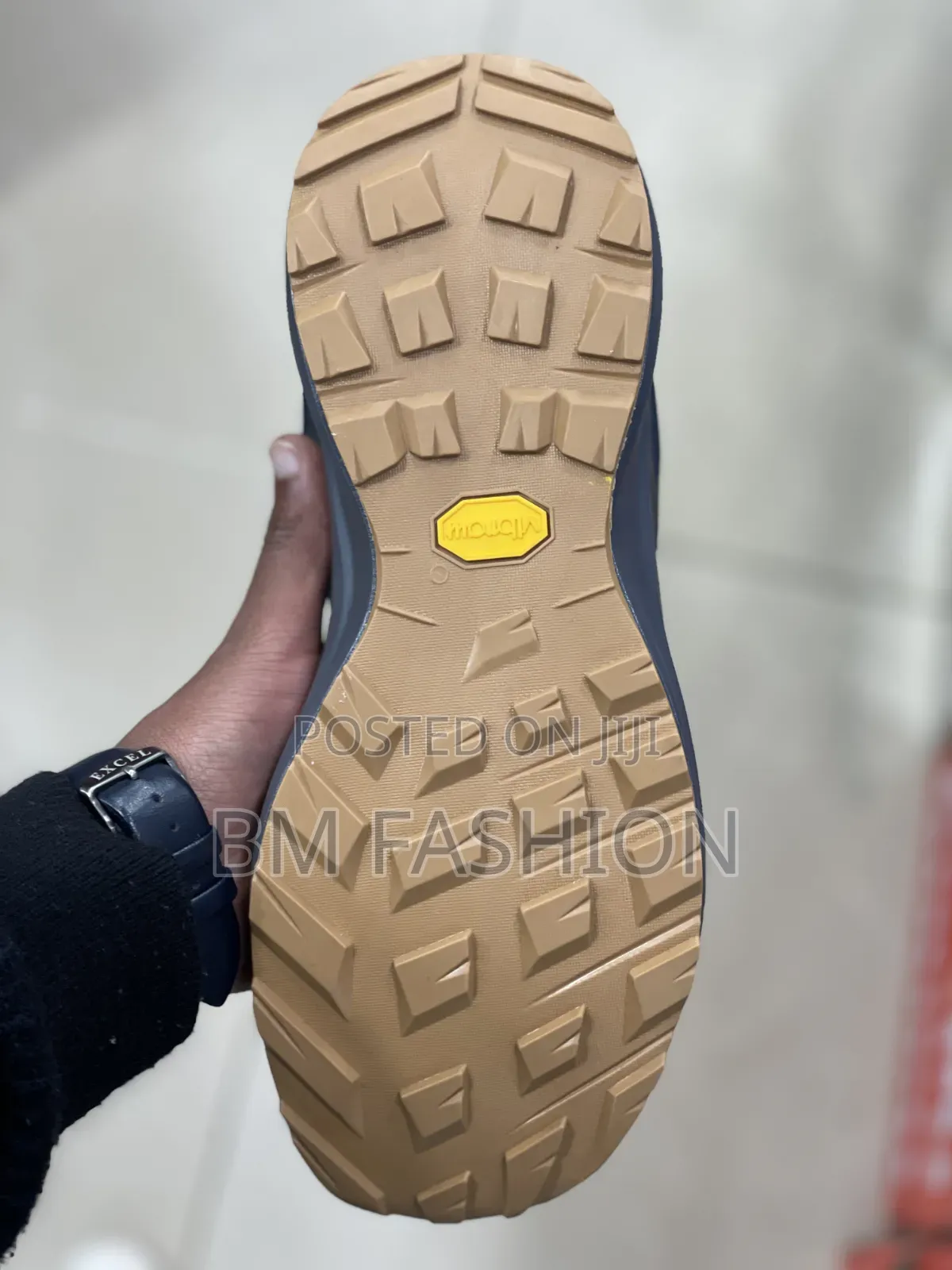 Men's Low-Top Outdoor Sneaker