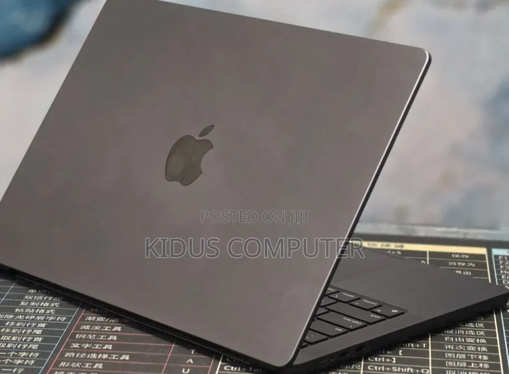 New Laptop Apple MacBook Pro 2024 M4 16GB Apple M4 SSD 512GB